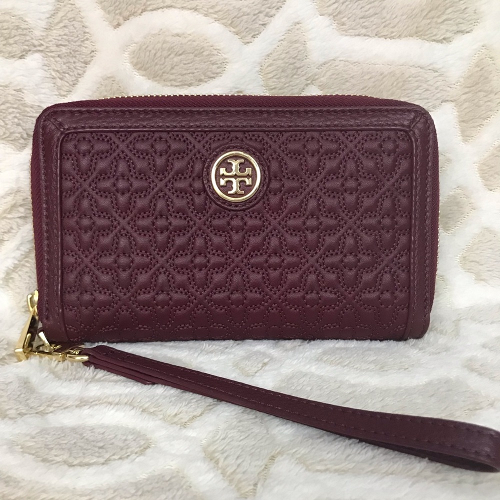 Tory Burch zip wallet phone wristlet in burgundy
